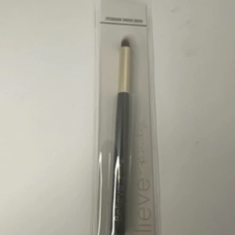 Be Passionate About Eyeshadow Palette with 4 Eye Brushes and Brush Cleaner